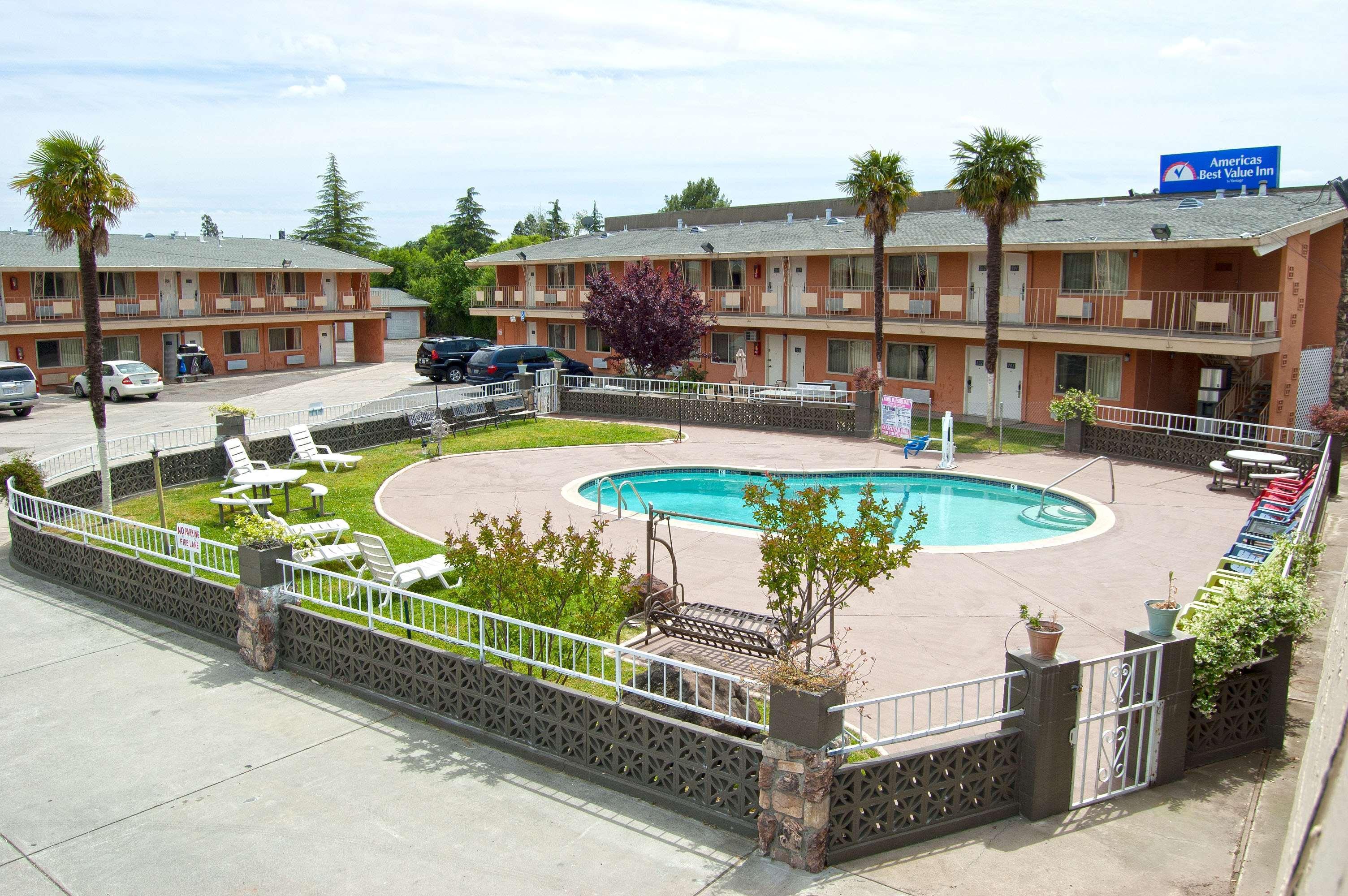 Hotel Dan Inn Barretos By Nacional Inn Exterior photo