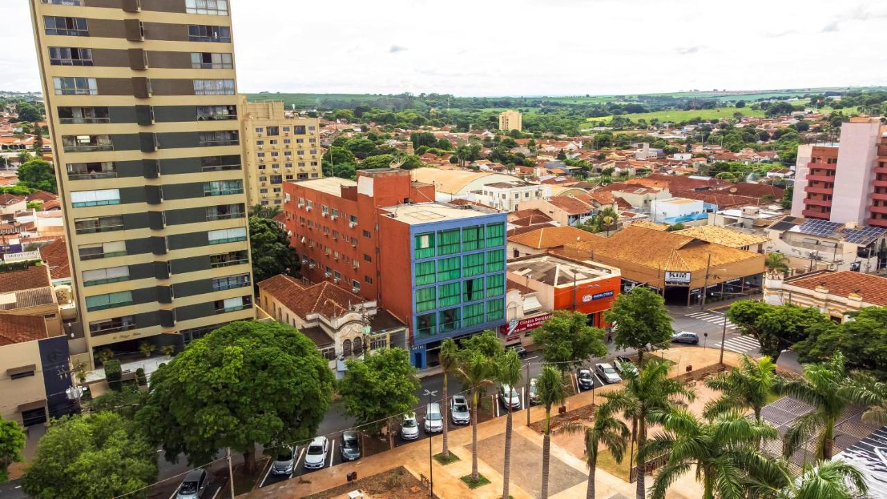 Hotel Dan Inn Barretos By Nacional Inn Exterior photo