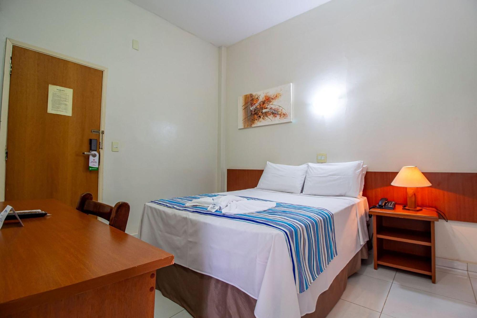 Hotel Dan Inn Barretos By Nacional Inn Exterior photo